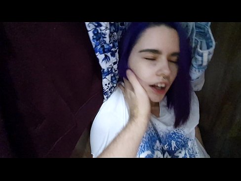 ❤️ Nire ahizpa armairuan aurkitu eta lagundu zion esperma Super sexua %eu.yourxxxvideos.ruan ❌️